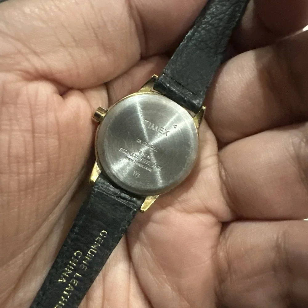 Working Timex Indiglo Ladies Gold Tone Quartz Easy Reader 25mm Watch New Battery
